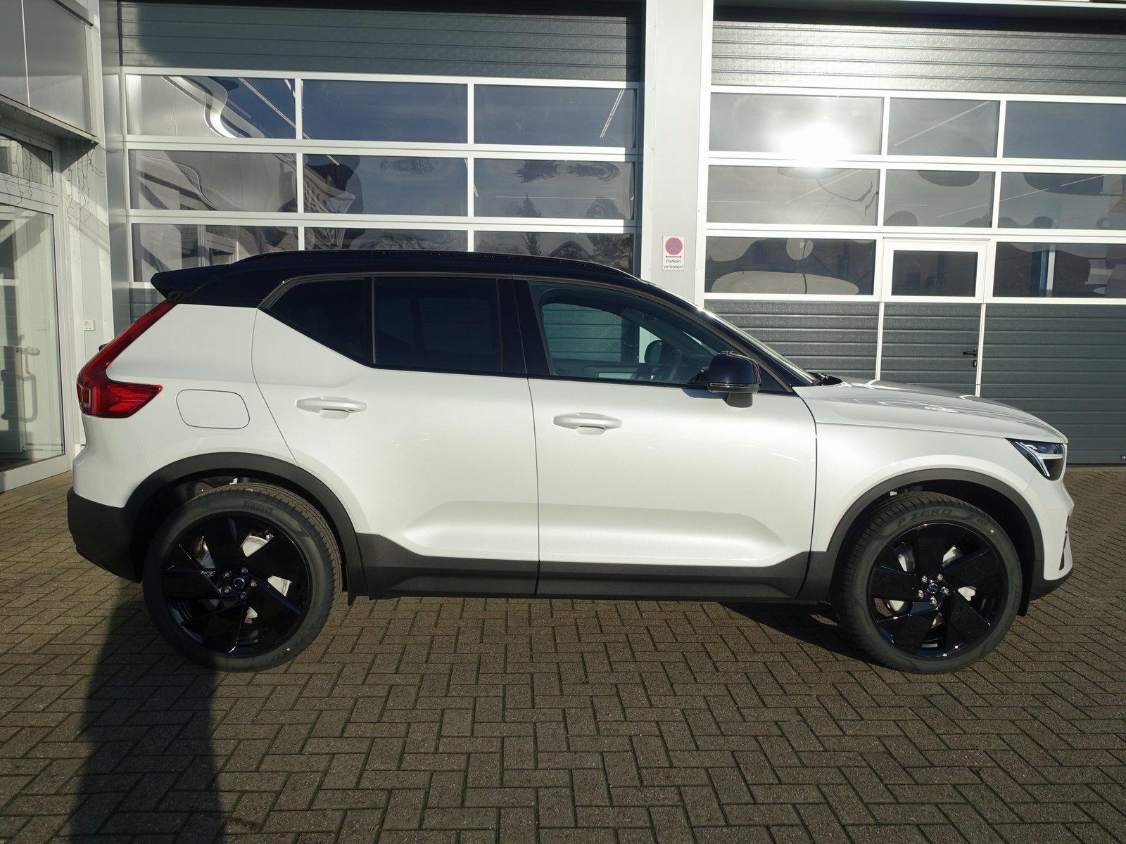 Volvo XC40 Black Edition Plus B3/E-Sitze/H&K