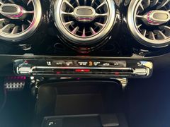 Fahrzeugabbildung Mercedes-Benz A 250 AMG-Style Leder Navi Sitzh LED 18"AMG