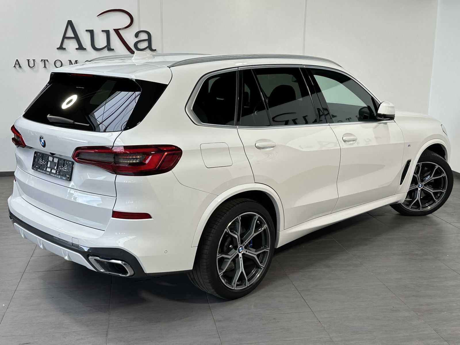 Fahrzeugabbildung BMW X5 xDrive30d M-Sport NAV+LED+AHK+HEAD-UP+21ZO+PP