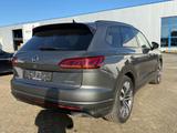 Volkswagen Touareg R BLACK 4Motion eHybrid/360/PANO/MATRIX - graue Volkswagen Touareg