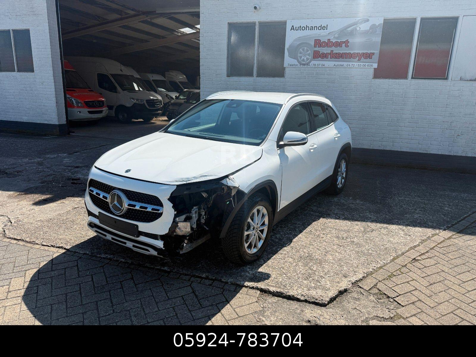 Mercedes-Benz GLA 180 LED LEDER NAVI