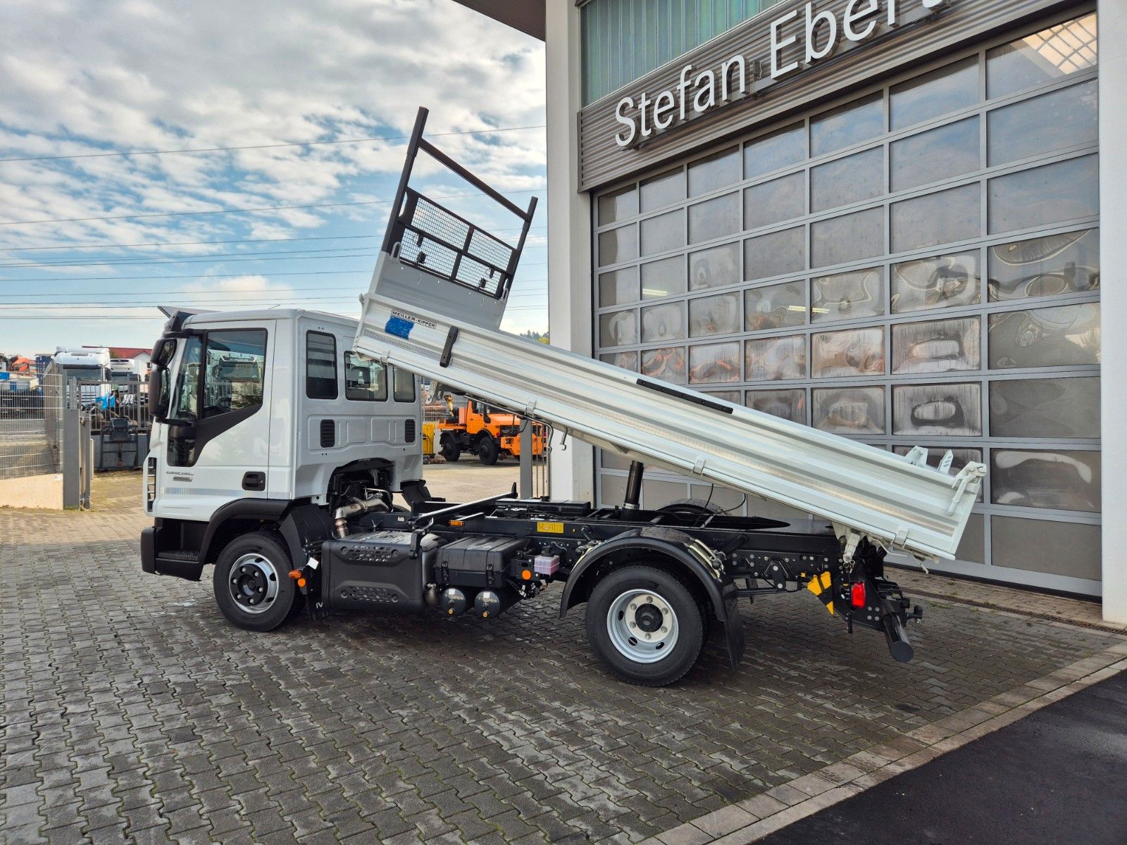 Fahrzeugabbildung Iveco Eurocargo ML80E21 Meiller 2x AHK 3 Sitze Klima