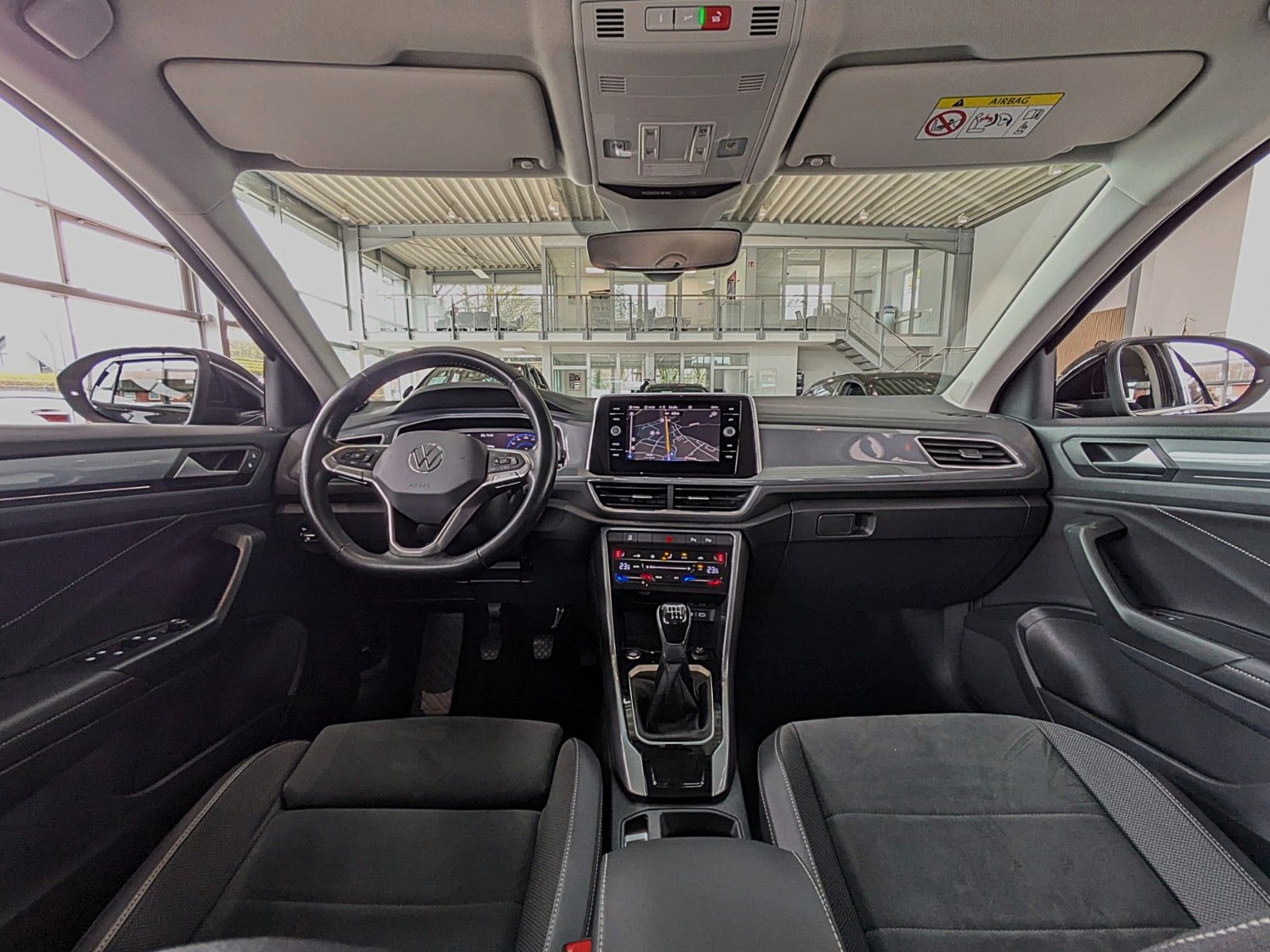 Fahrzeugabbildung Volkswagen T-Roc 2.0 TDI STYLE NAVI SHZ ACC LED CAM AHK