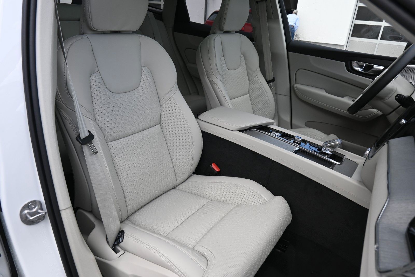 Fahrzeugabbildung Volvo XC60 B5 AWD Ultra Dark*LUFT*360°*ACC*B&W*AHK