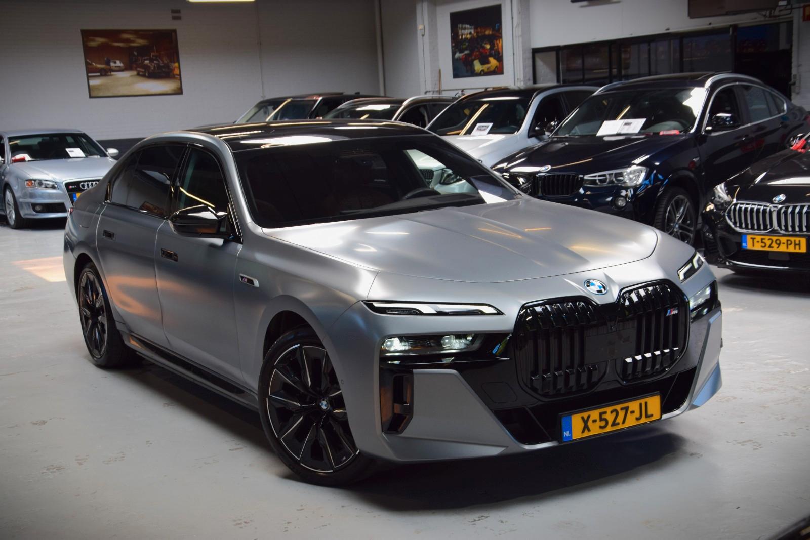 BMW M760e xDrive Theatre Screen|Auto-Doors|Voll Aust