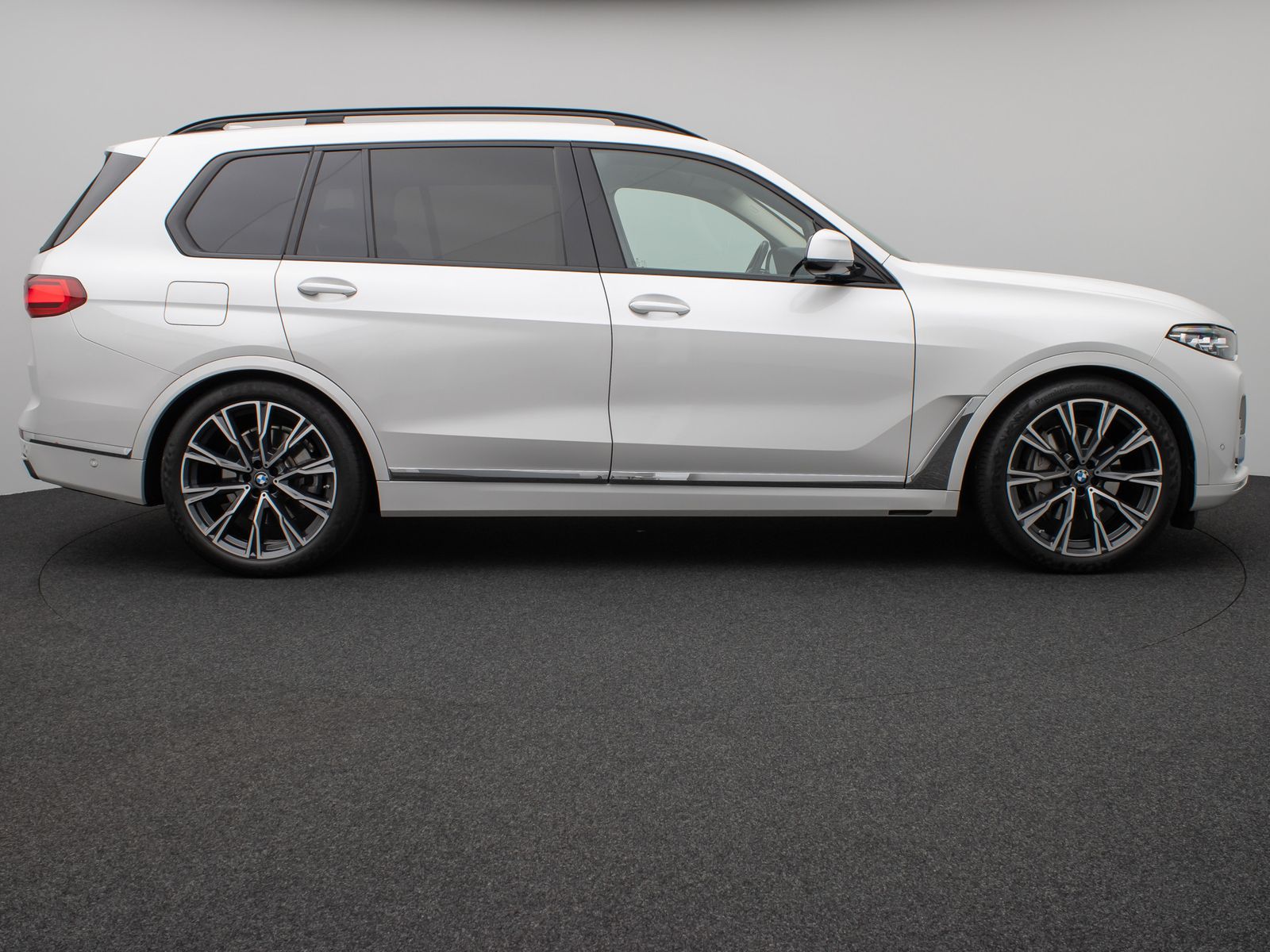 Fahrzeugabbildung BMW X7 xD40d  Panorama Kamera HUD DAB H/K SoftCl AHK