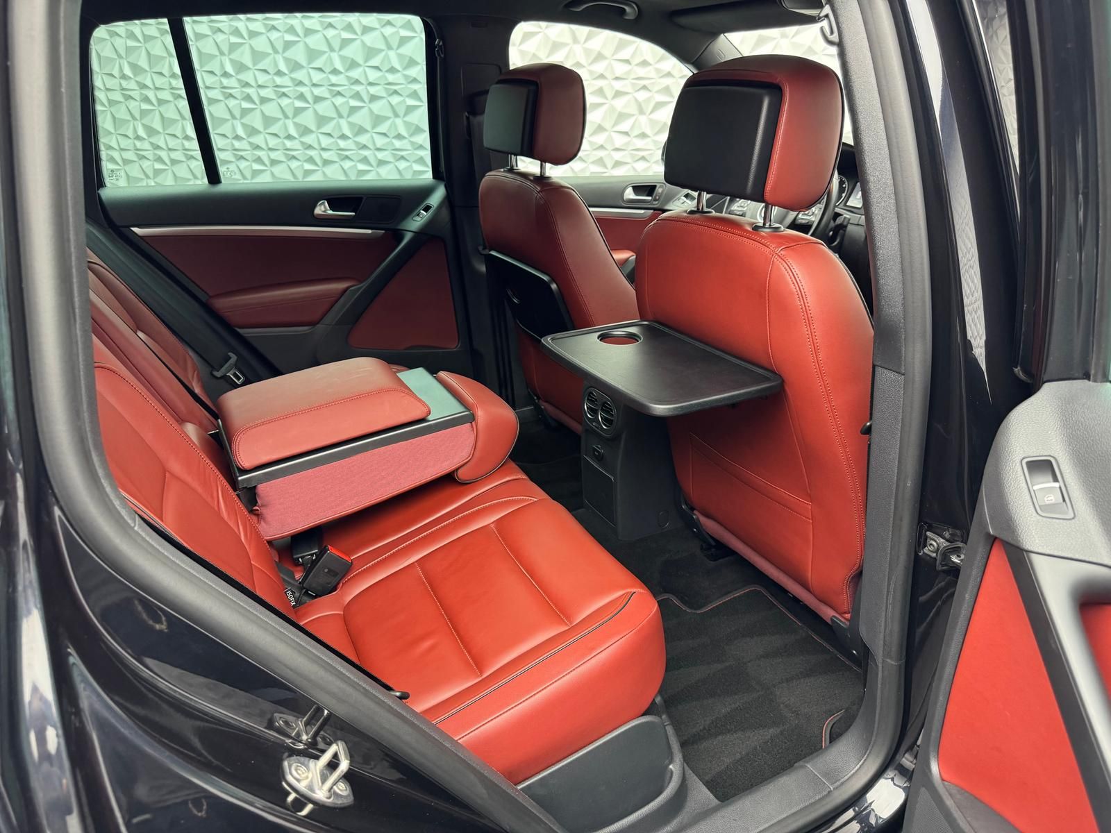 Fahrzeugabbildung Volkswagen TIGUAN 2.0 TDI R-LINE/4MOTION/STHZ/AHK/PANO/DYNA