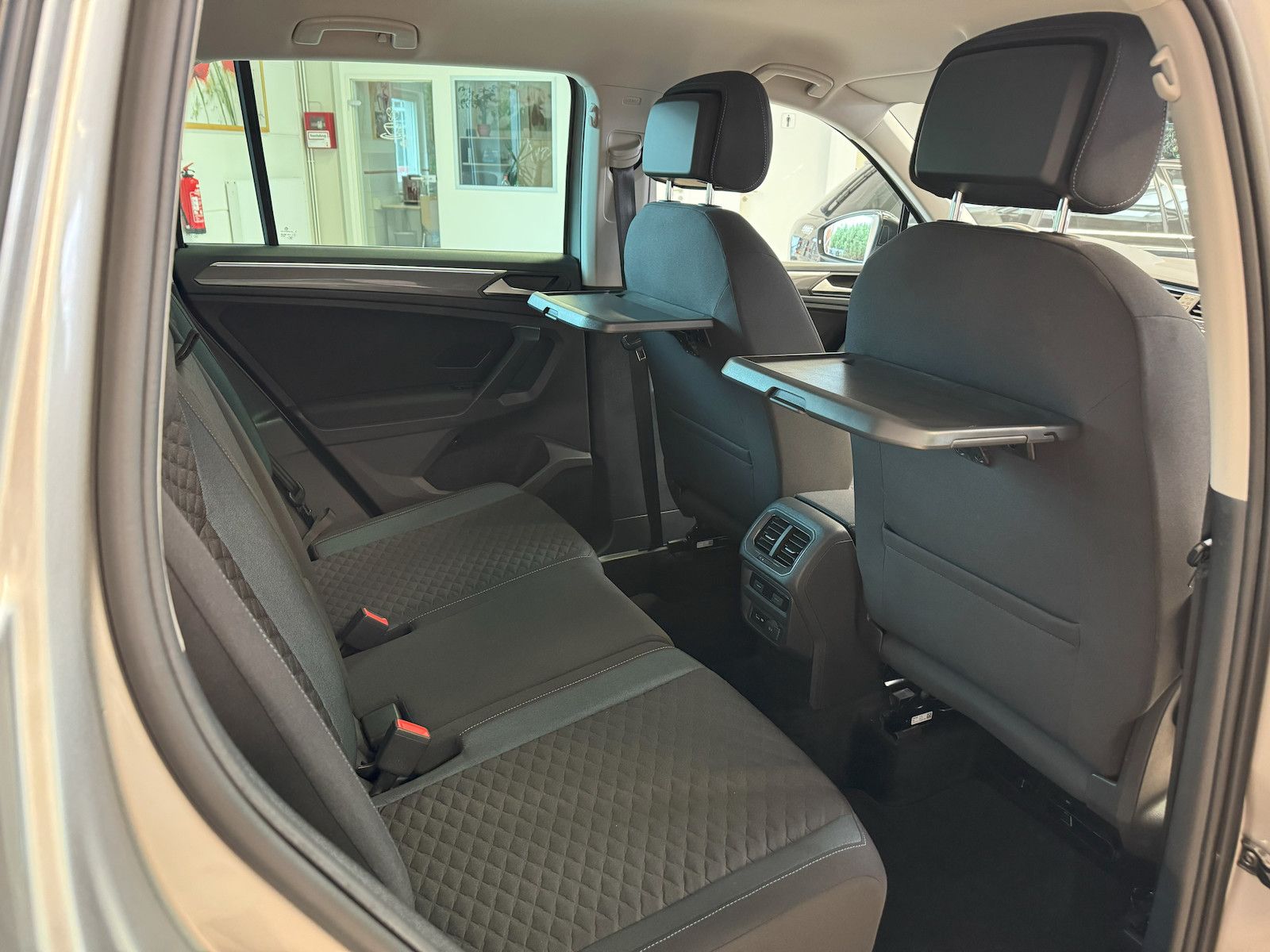 Fahrzeugabbildung Volkswagen Tiguan 1.5 TSI DSG IQ /Navi/Shz/Spur/ACC/VZE/Ahk