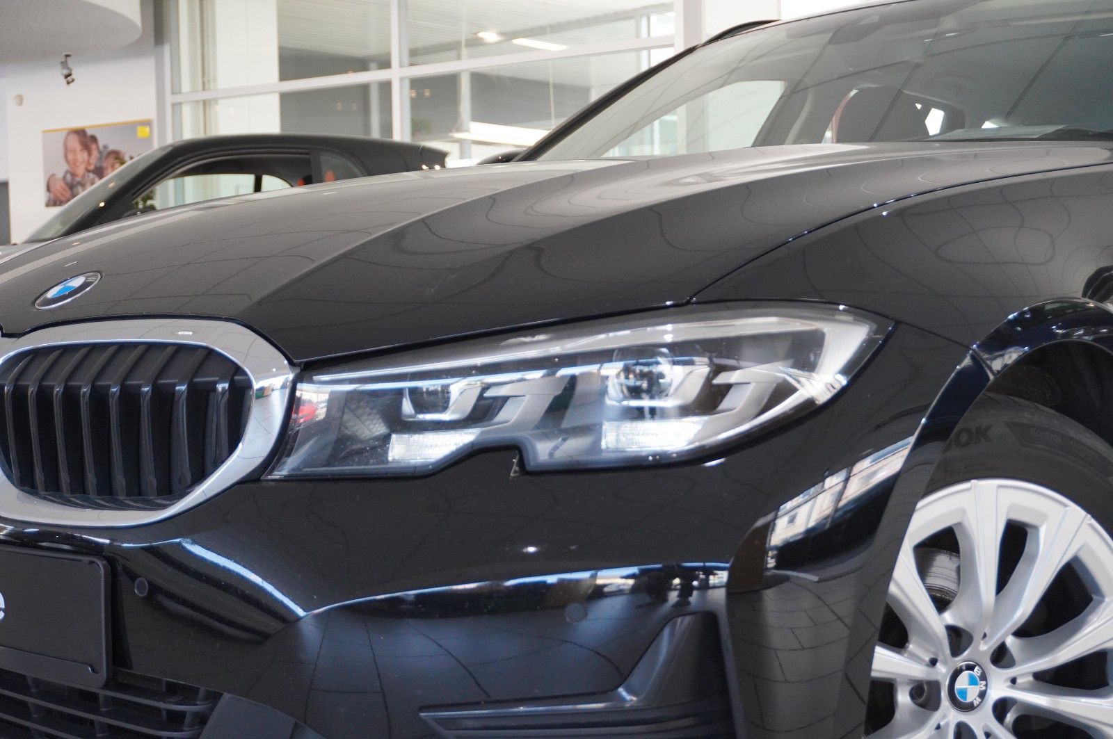 Fahrzeugabbildung BMW 318D TOURING ADVANTAGE NAVI/LED/VIRTUAL/SHZ/DAB+