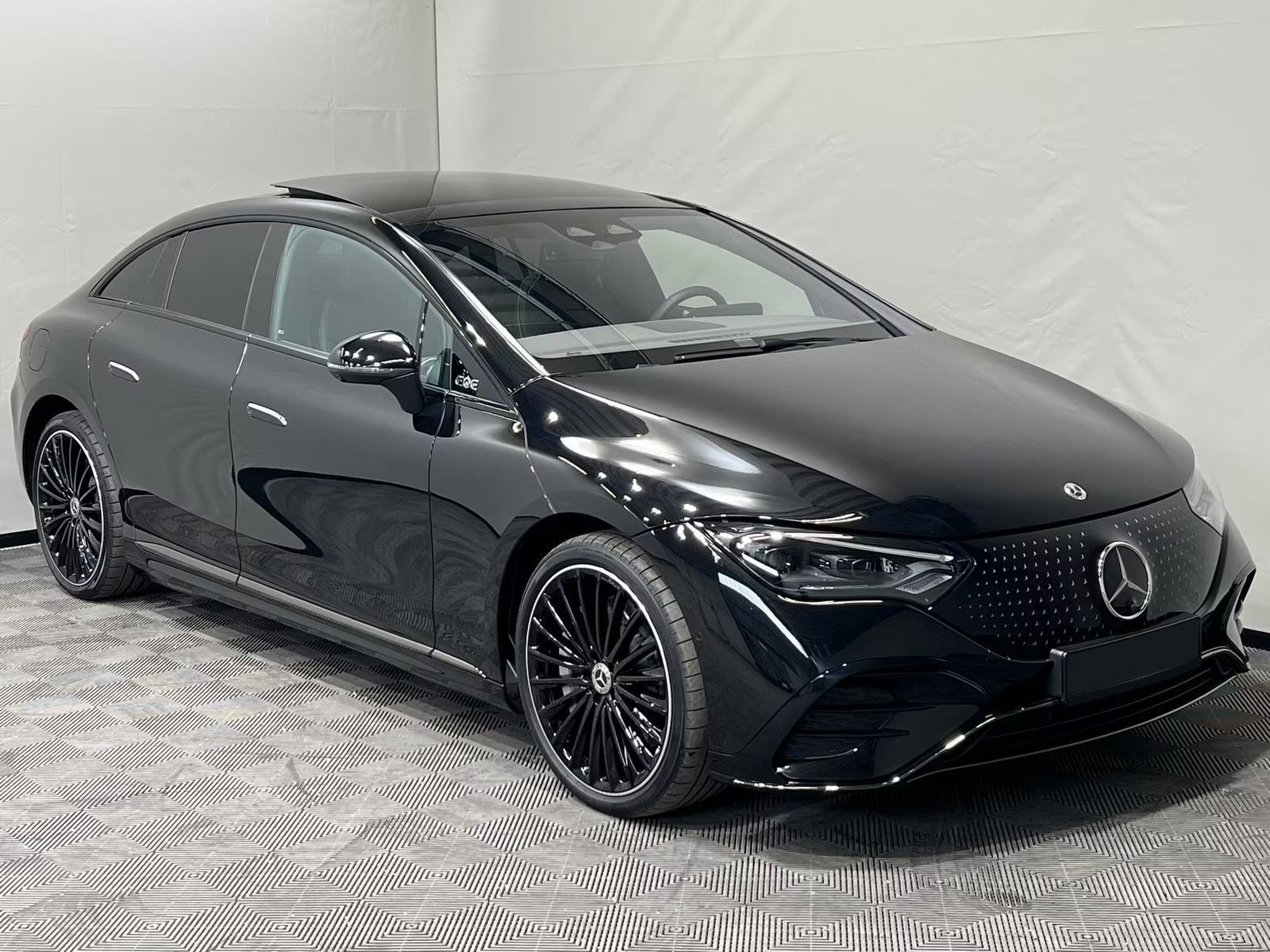 Mercedes-Benz EQE 300 AMG Premium Night imagem 2