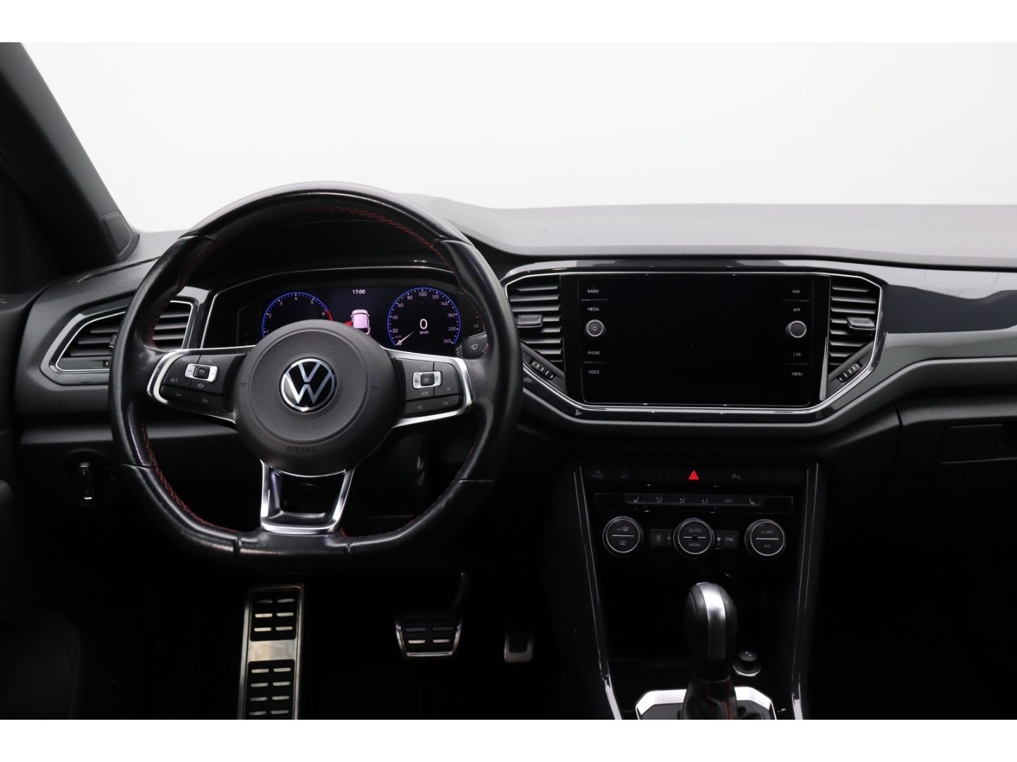 Fahrzeugabbildung Volkswagen T-Roc 1.5 Sport Pano Standheiz ACC SHZ Kamera