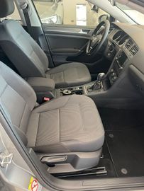 Volkswagen Golf - 11