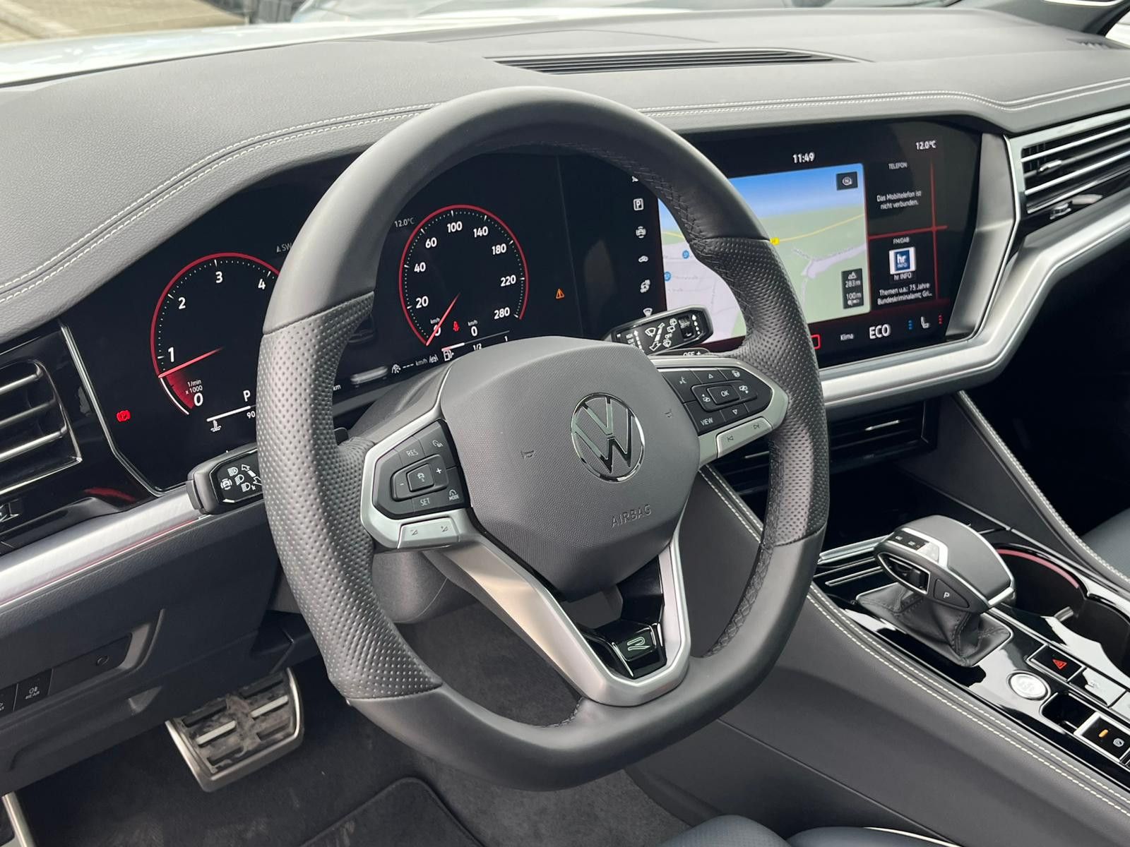 Fahrzeugabbildung Volkswagen Touareg 3.0TDI 4M R-Line VOLL Black 22" UPE 114T