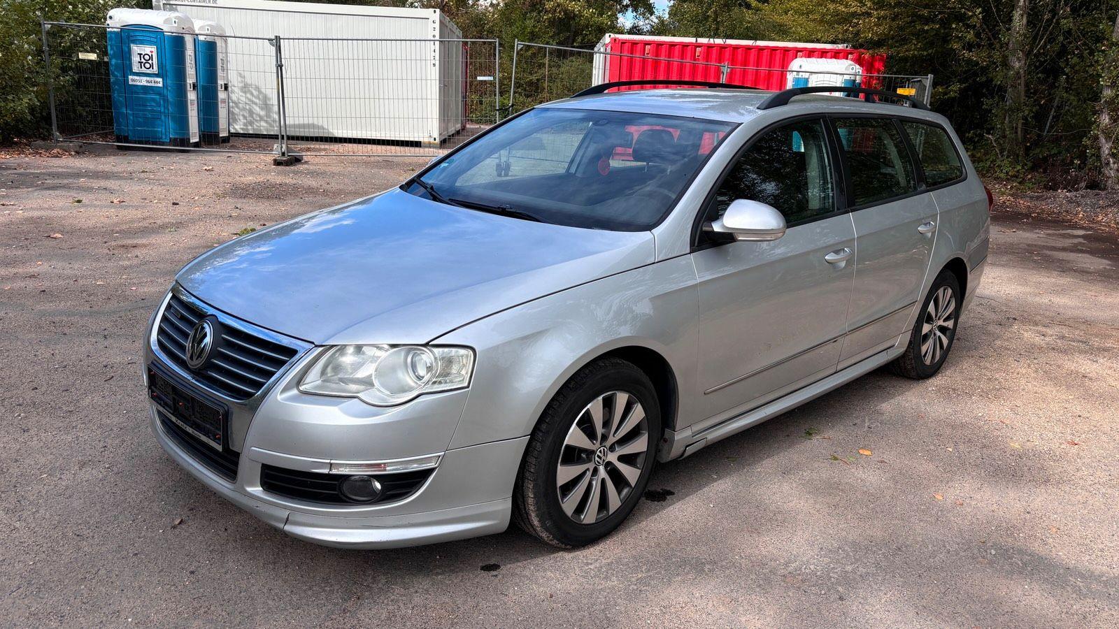 Volkswagen Passat 2010 — rear view