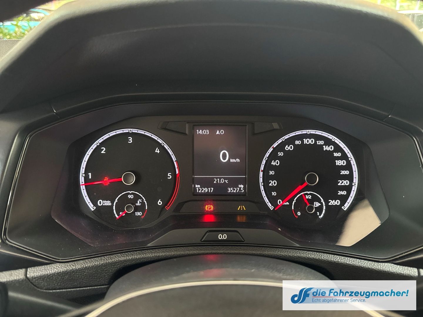 Fahrzeugabbildung Volkswagen T-Roc Basis 1.6 TDI EU6d-T Navi Apple CarPlay An