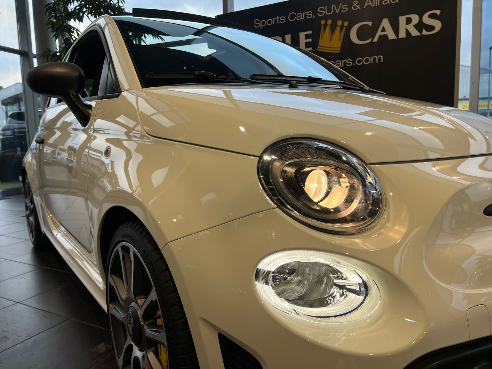 Fahrzeugabbildung Abarth 695C KLIMA LEDER NAV DAB PDC ALU