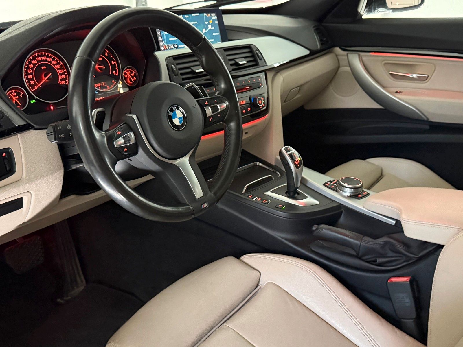 Fahrzeugabbildung BMW 335 d xDrive M SPORT/LED/HuD/PANO/KAMERA/MEMORY