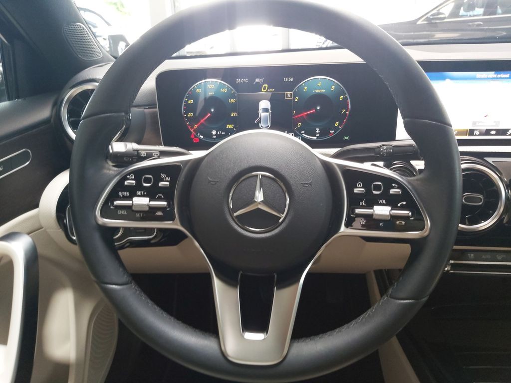 Mercedes-Benz A 220 4M DISTR. LEDER Progressive Multibeam