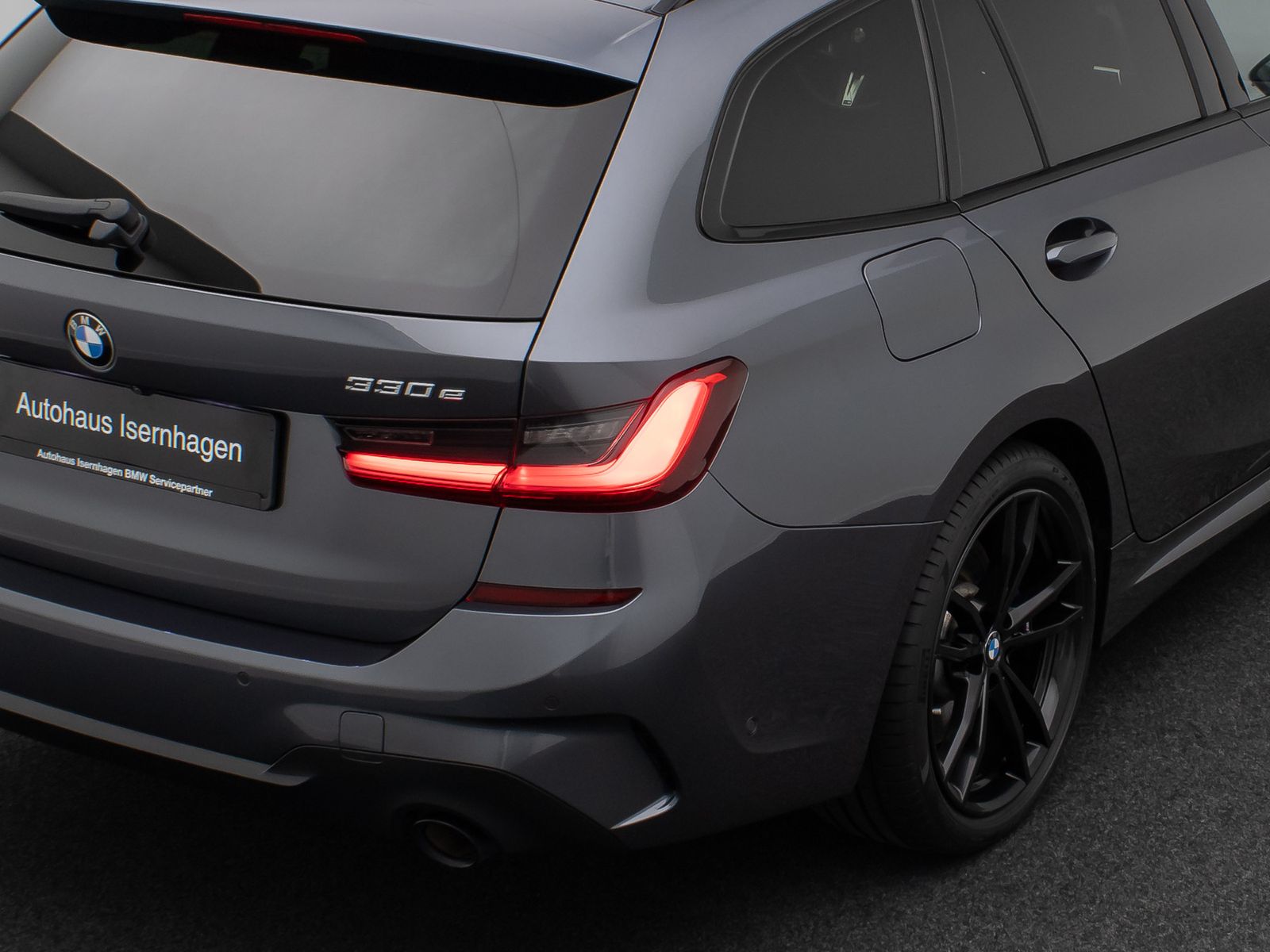 Fahrzeugabbildung BMW 330e M Sport Kamera Laser HUD DAB H/K AHK 19Zoll