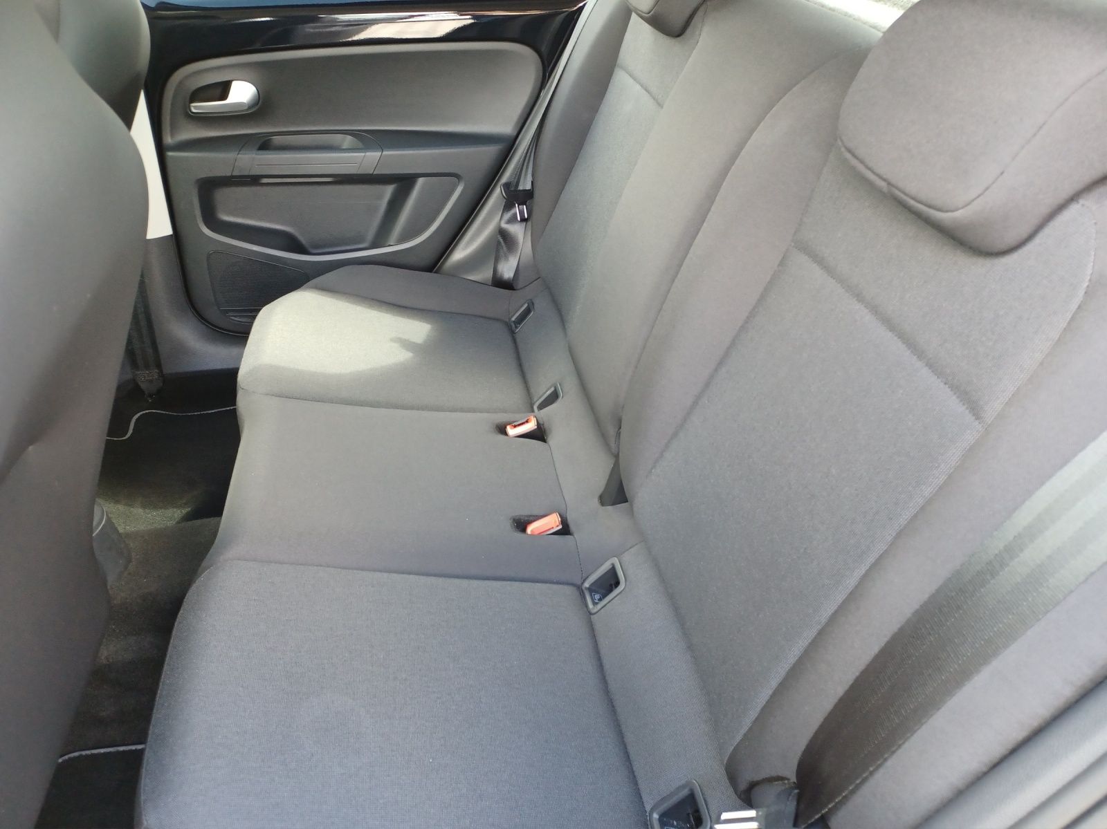 Fahrzeugabbildung Volkswagen e-up! Style-Plus Climatronic DAB SH LM