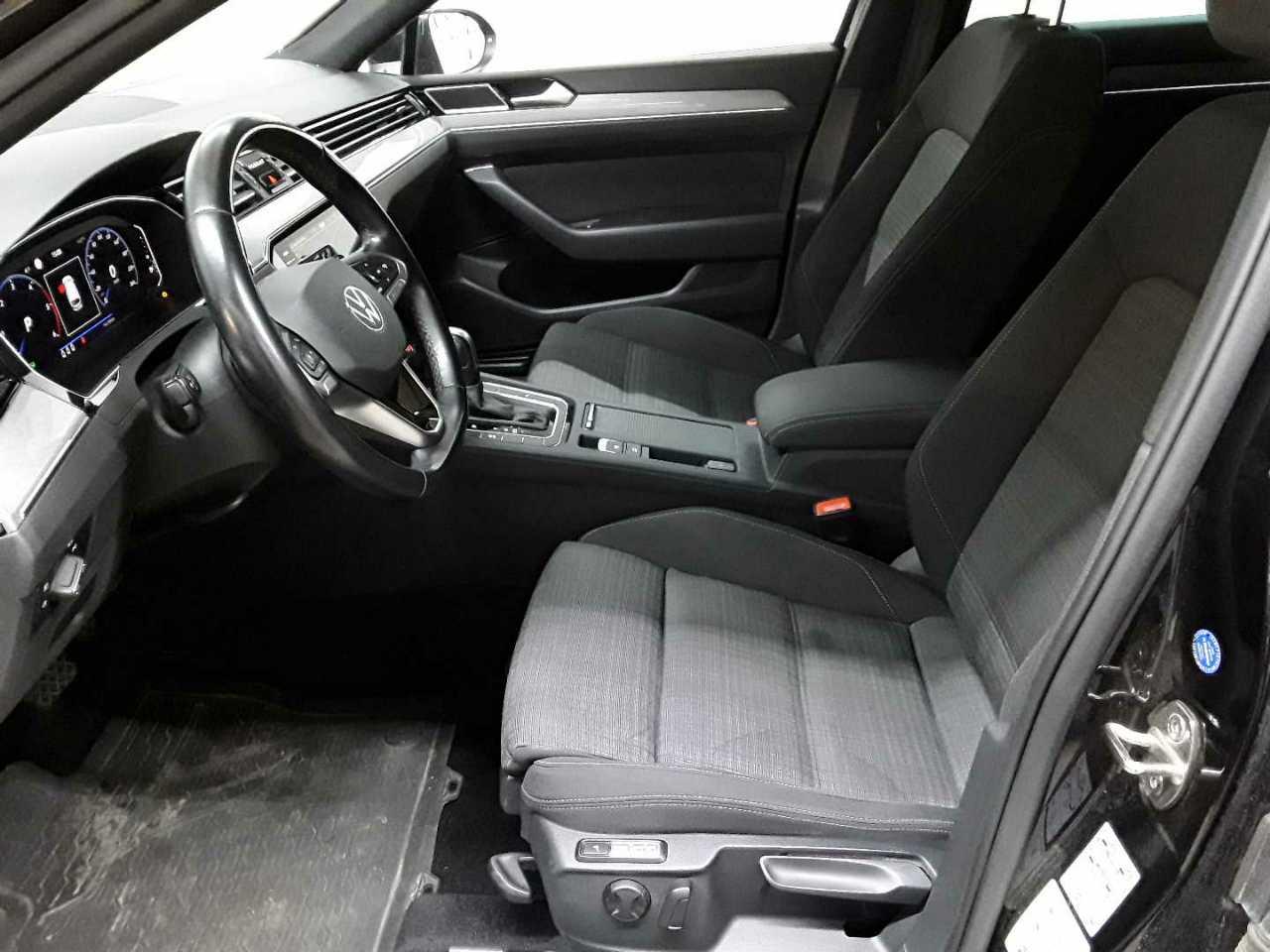Volkswagen Passat Variant 2.0 TDI PANO AID AHK NAV