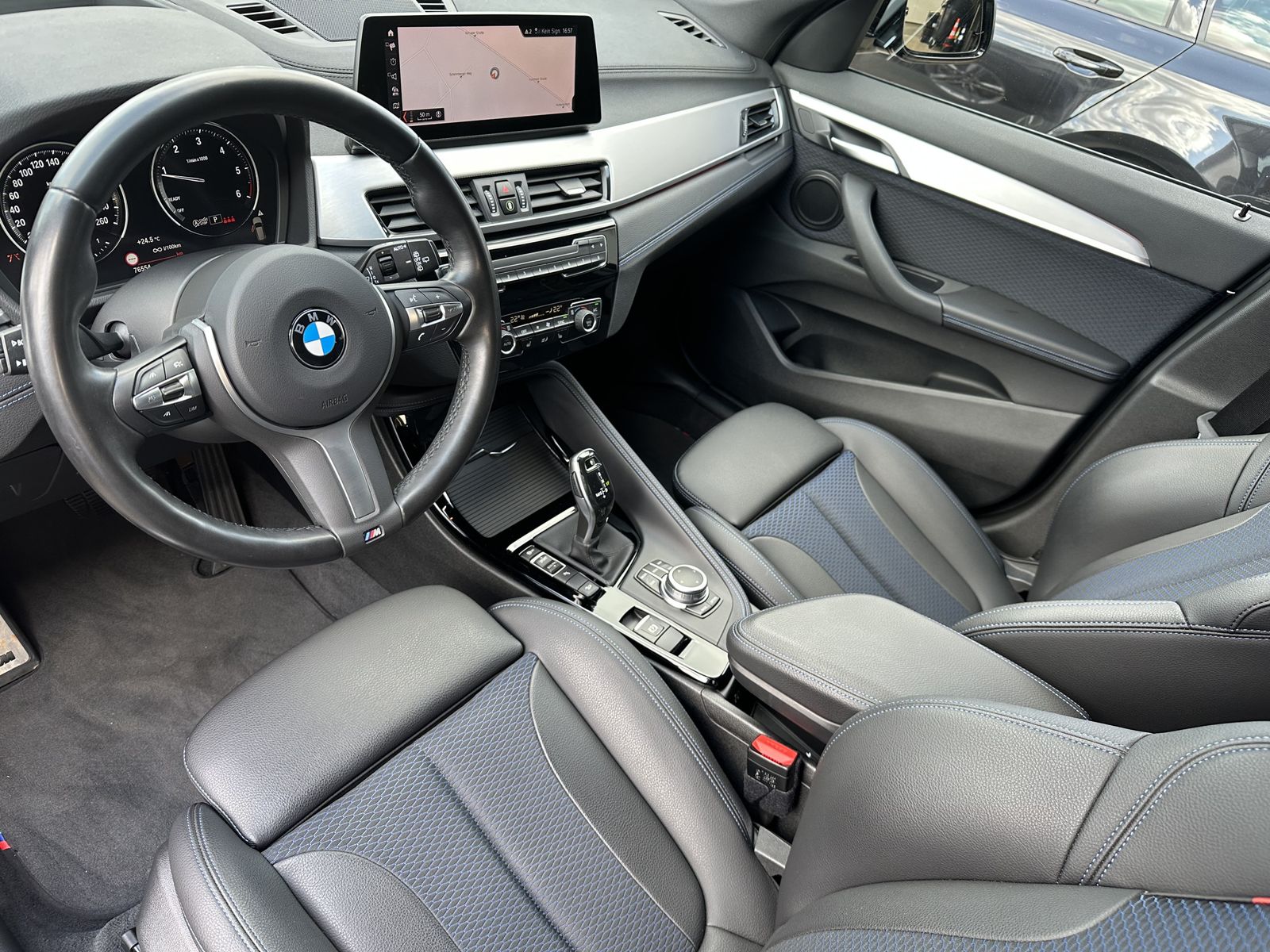 Fahrzeugabbildung BMW X1 xDrive25d M-Sport NAV+LED+AHK+ACC+KAMERA+HIFI
