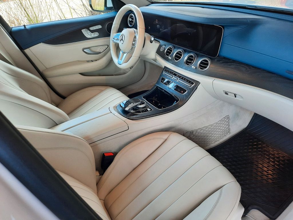 Image of Mercedes-Benz E 300