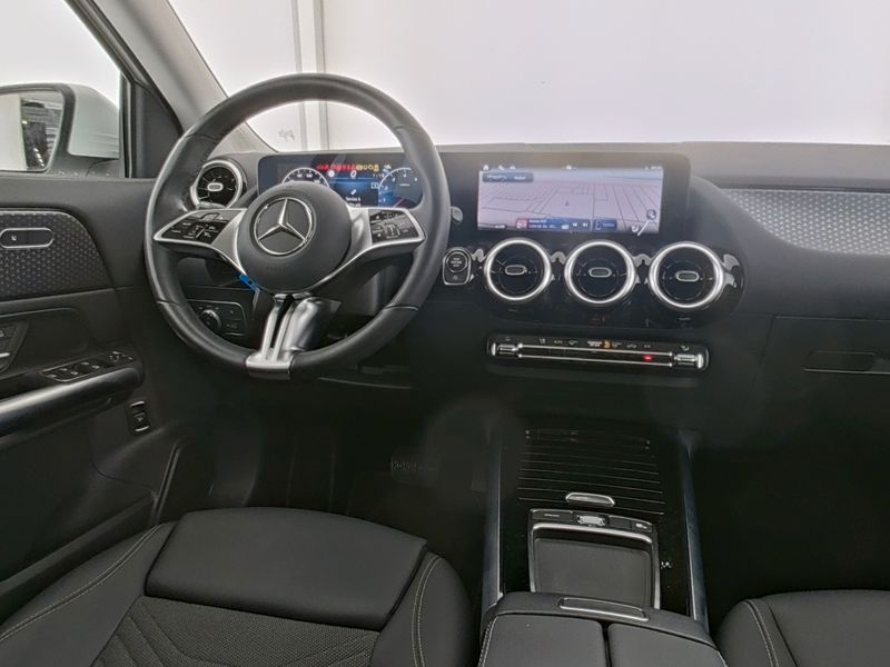 Fahrzeugabbildung Mercedes-Benz GLA 200 Progressive AHK+Pano+CarPlay+Kam+EasyPac