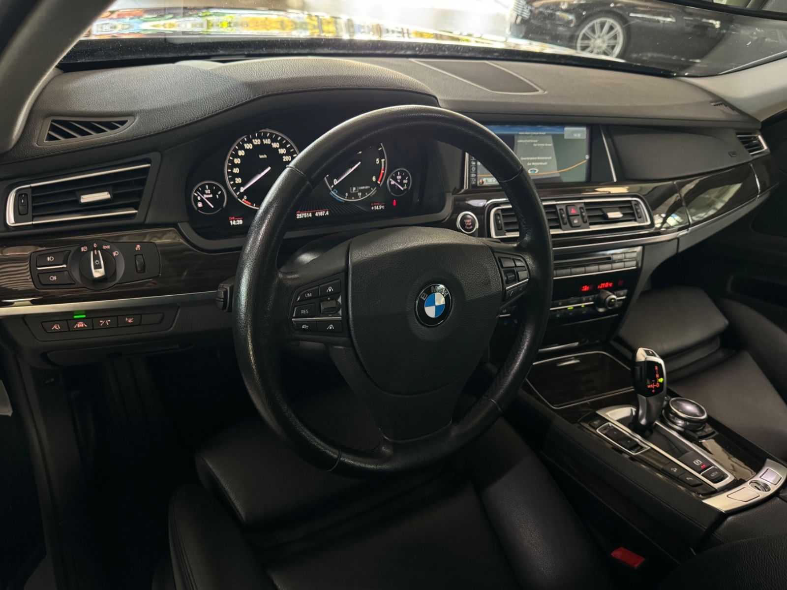 Fahrzeugabbildung BMW 730d xD Kamera HUD HiFi NaviPro AHK ACC Stndhzg