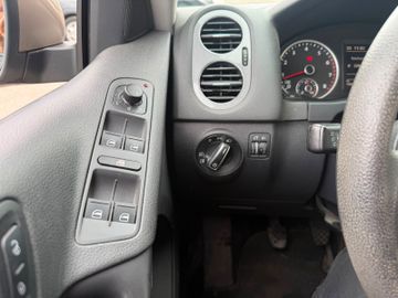 Volkswagen Tiguan - 12