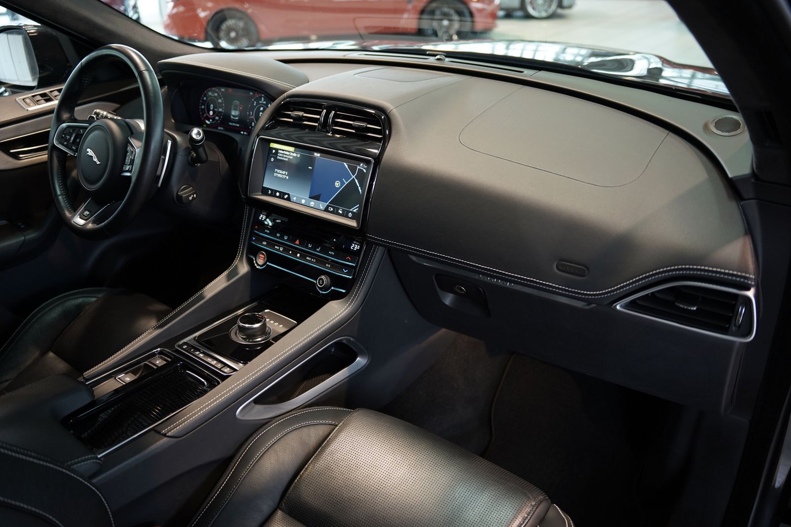 Jaguar F Pace