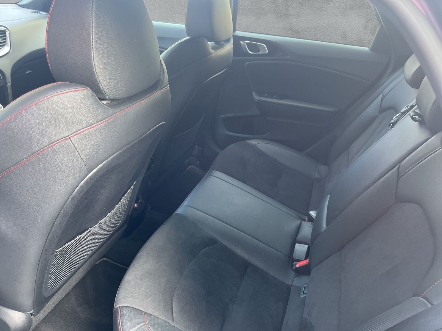 Fahrzeugabbildung Kia ProCeed GT 1.6 T-GDI EU6d *GLASDACH* NAVI* *SITZ