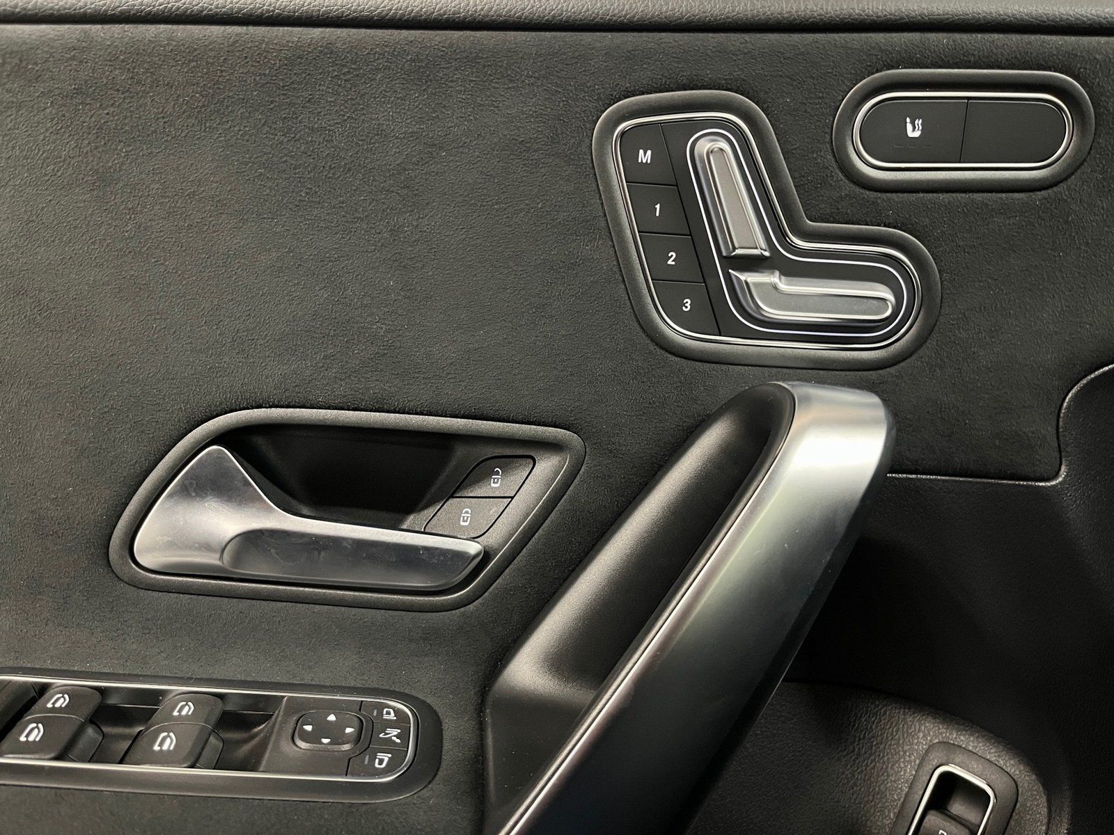 Fahrzeugabbildung Mercedes-Benz A 250 e AMG Plus*Pano*HUD*Distro*Burm*22kW*Night
