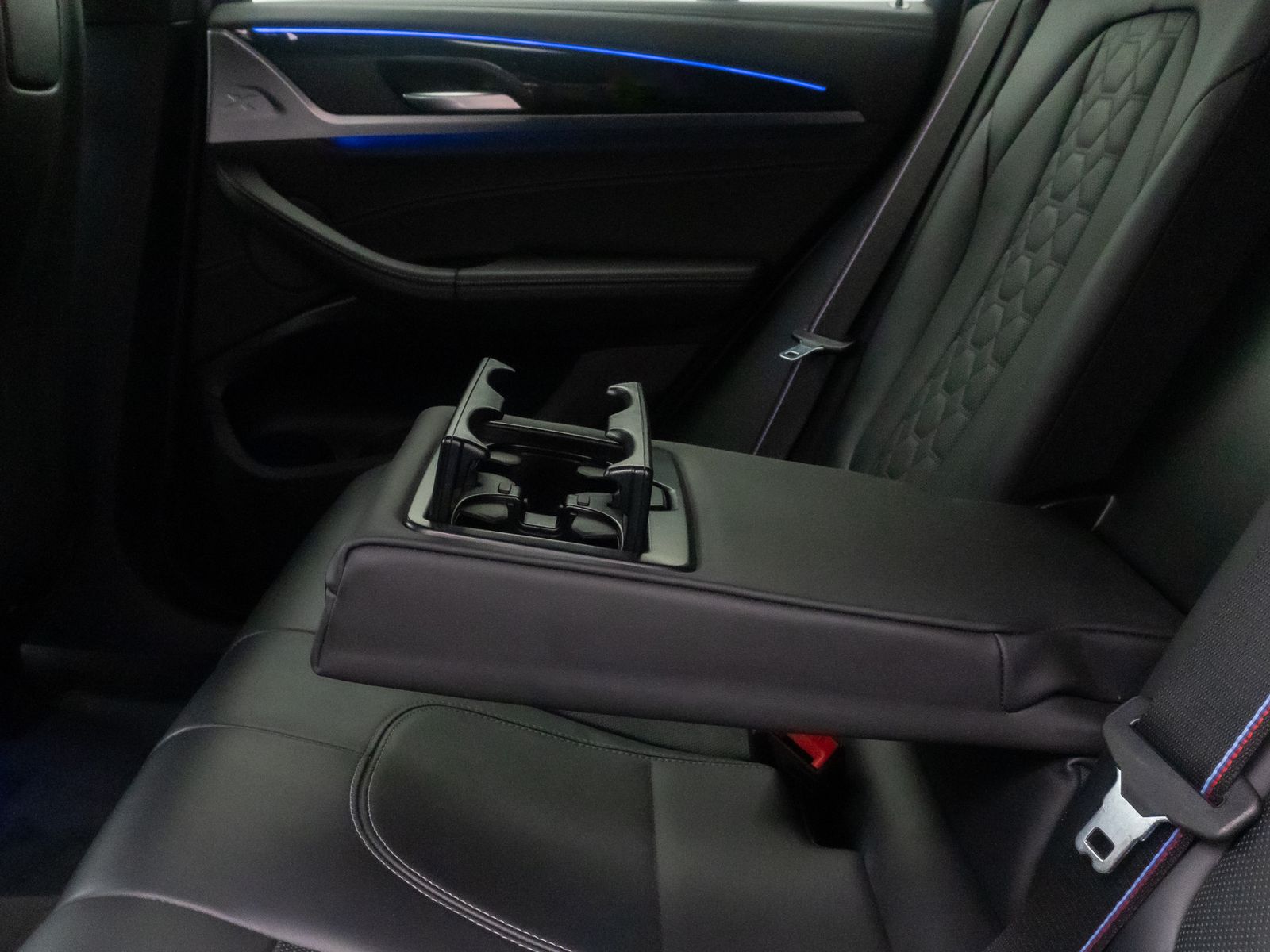 Fahrzeugabbildung BMW X4 M Competition 360° DAB Komfort HUD H/K 21Zoll