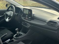 Fahrzeugabbildung Hyundai i30 1.0 T-GDI 48V Trend *Navi*SmartKey*Kamera*