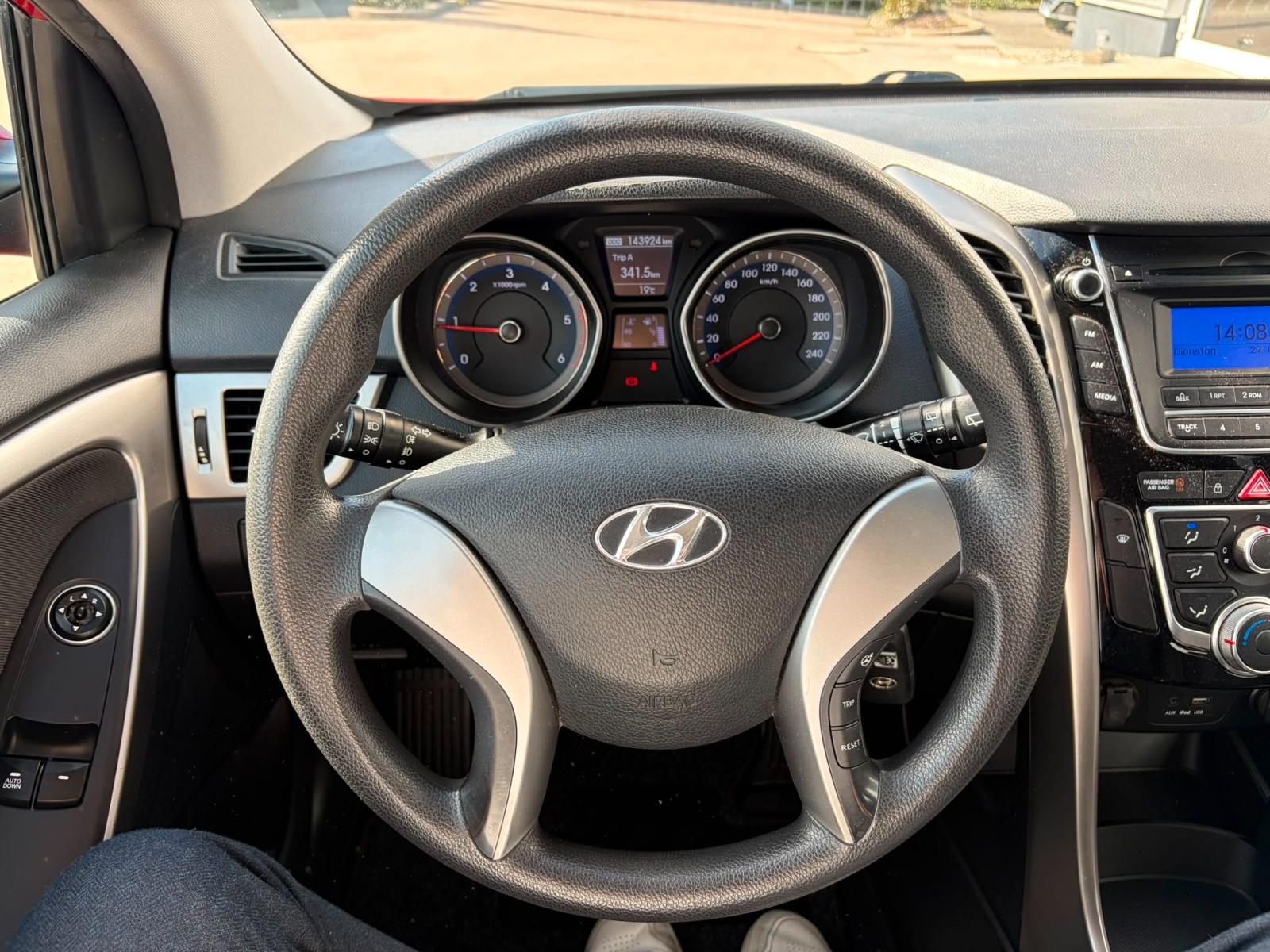 Hyundai i30 2015 — photo 14