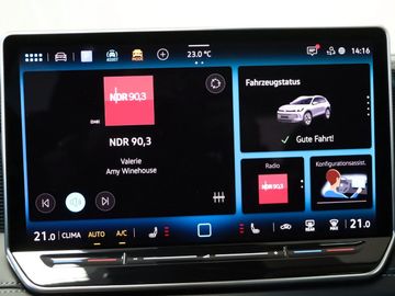 Fahrzeugverkauf 16 Volkswagen Tiguan 1.5 eTSI AHK Pano StHz 19 Zoll