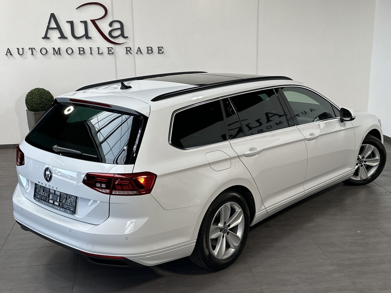 Fahrzeugabbildung Volkswagen Passat Variant Business NAV+LED+PANO+AHK+17ZO+PP