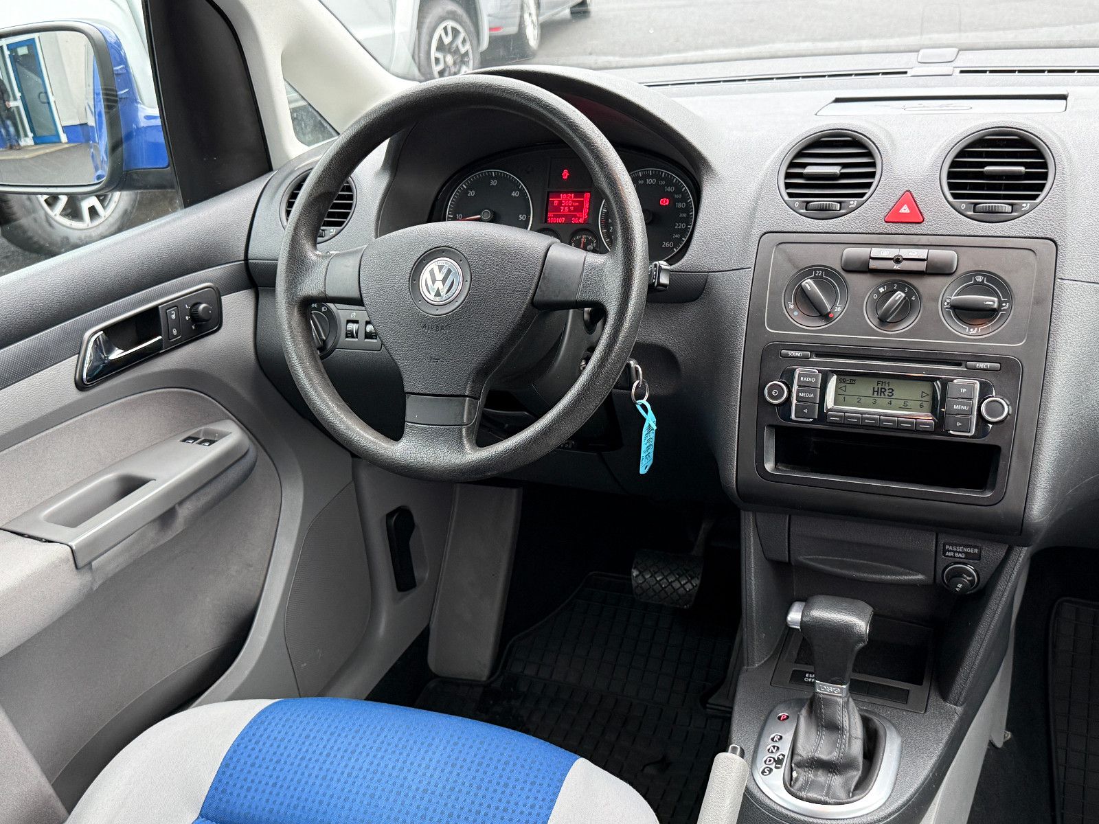 Fahrzeugabbildung Volkswagen Caddy Maxi Life 1.9 TDi DSG 7-Sitzer AHK PDC