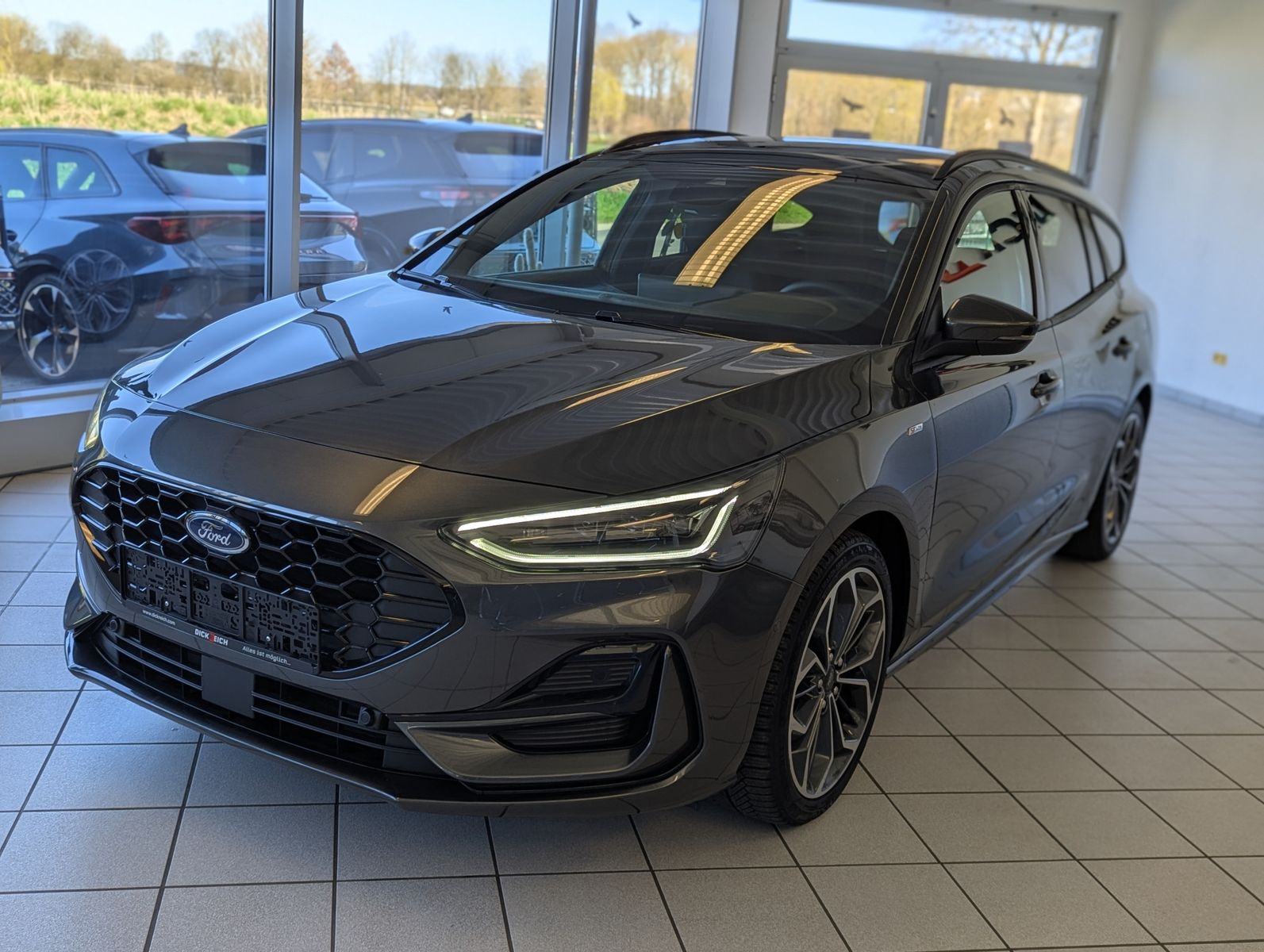 Fahrzeugabbildung Ford Focus 1.0 ST-Line X Styling Matrix B&O Pano 18"