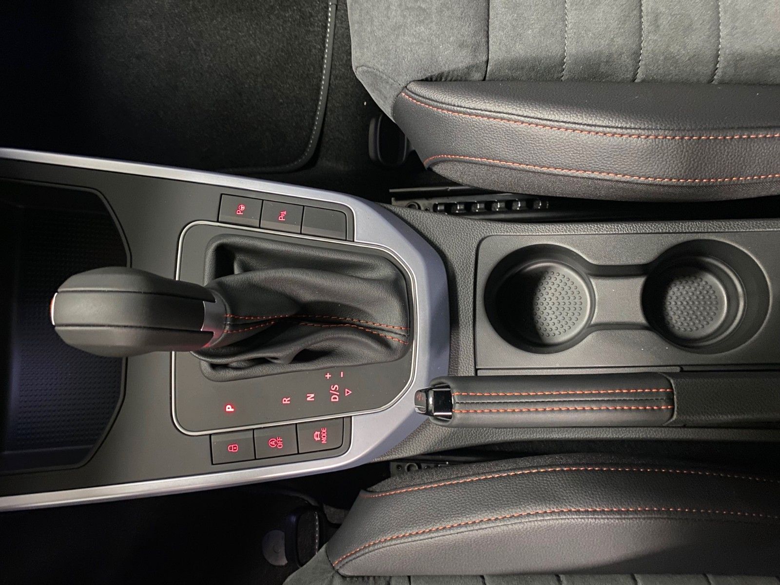 Fahrzeugabbildung SEAT Arona 1.0 TSI FR Garantie 2030+voll LED++KAMERA+