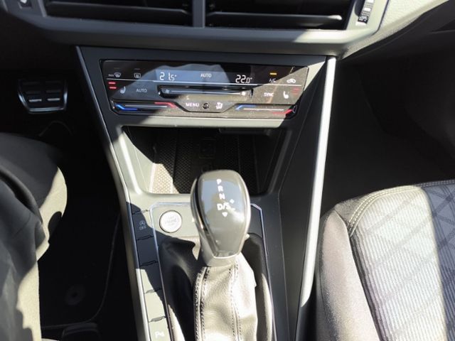 Fahrzeugabbildung Volkswagen Taigo 1.5 TSI DSG R-Line 17"LM GJR IQ.DRIVE IQ.L