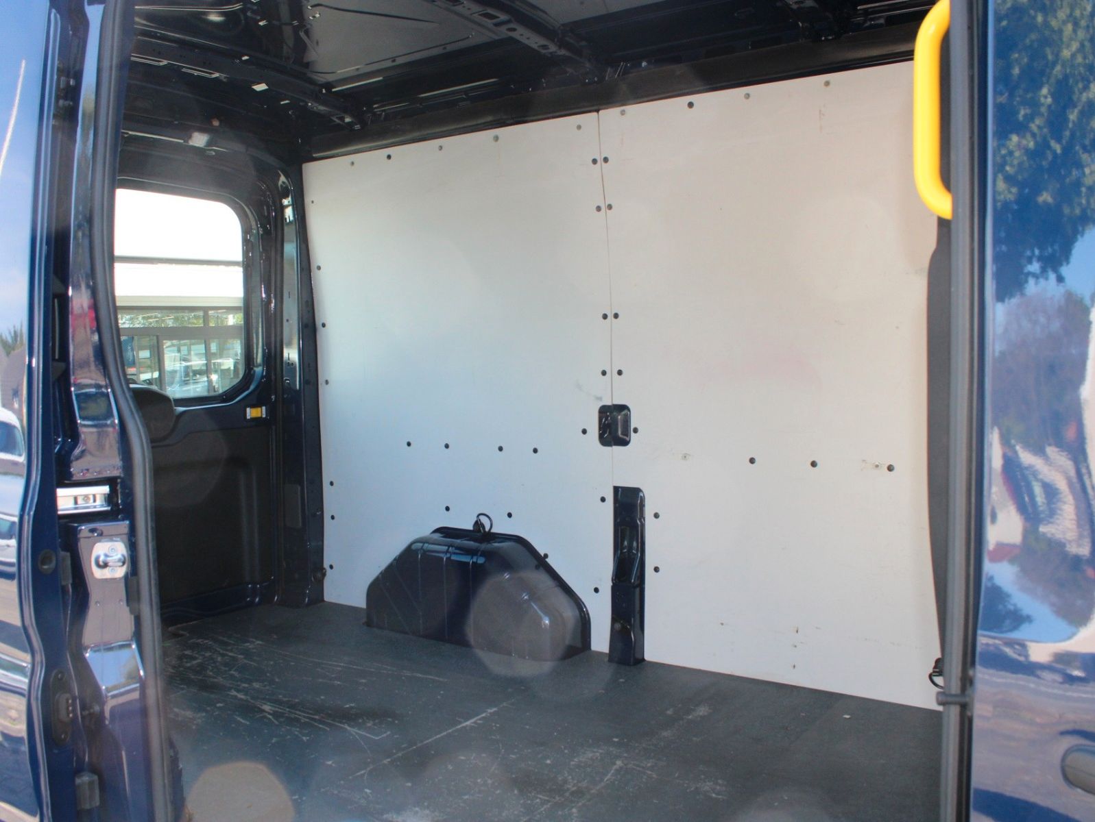 Fahrzeugabbildung Ford Transit L2 H2 Kasten LKW AHK PDC Kamera uvm.