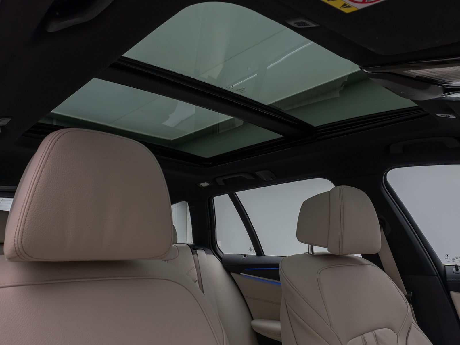 Fahrzeugabbildung BMW 520d  xD Luxury Line Panorama Kamera DAB H/K AHK