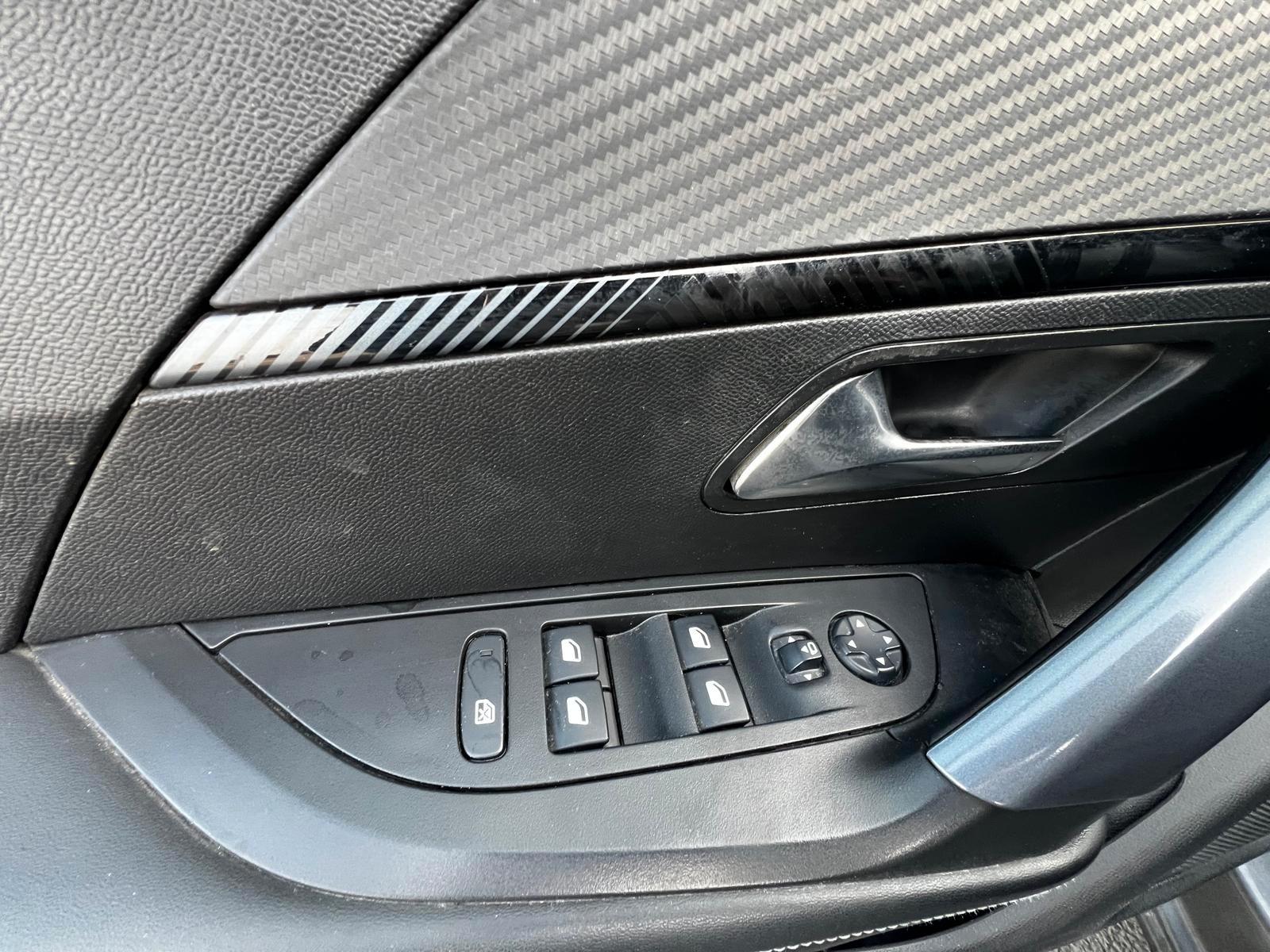 Peugeot 2008 PureTech 130 EAT8 Allure Pack