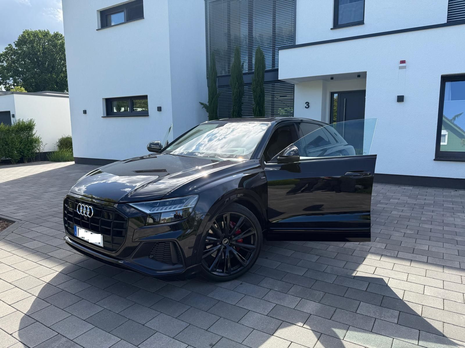 Fahrzeugabbildung Audi Q8 50 TDI quattro S-Line 1. Hand Vollausstattung