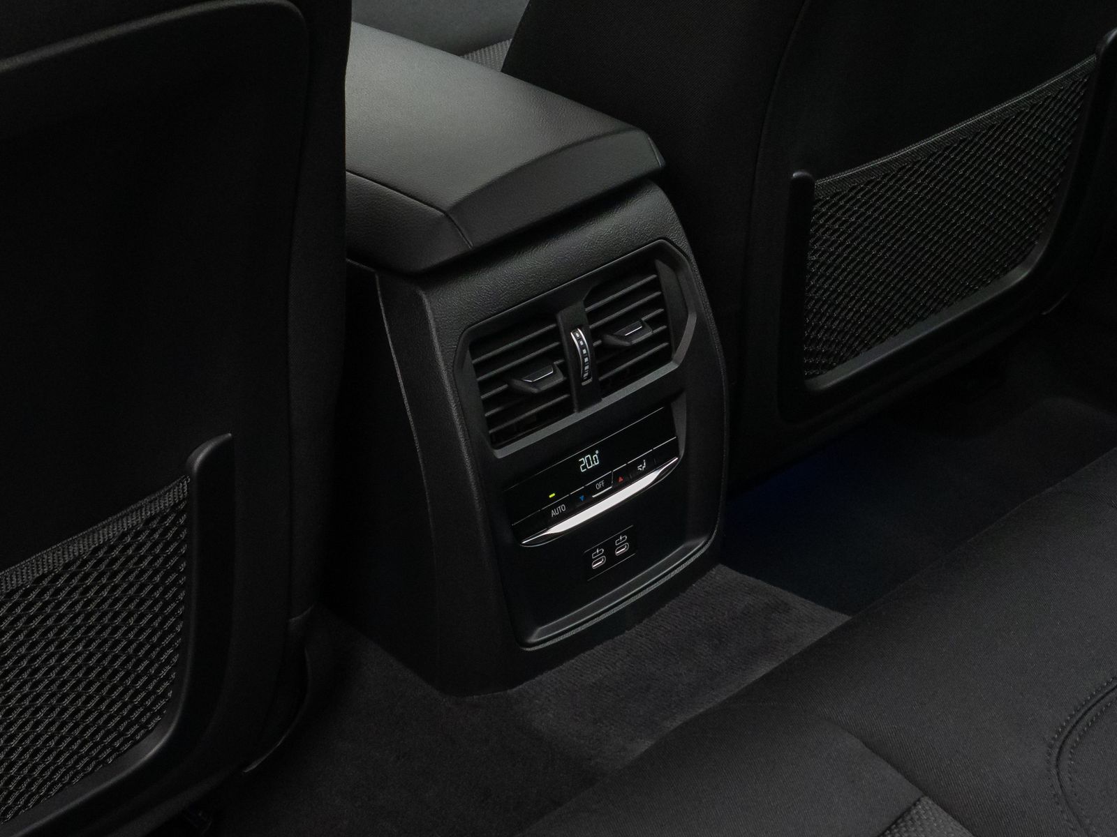 Fahrzeugabbildung BMW 320d  xD Laser DAB Fernlichtassist Komfort Alarm