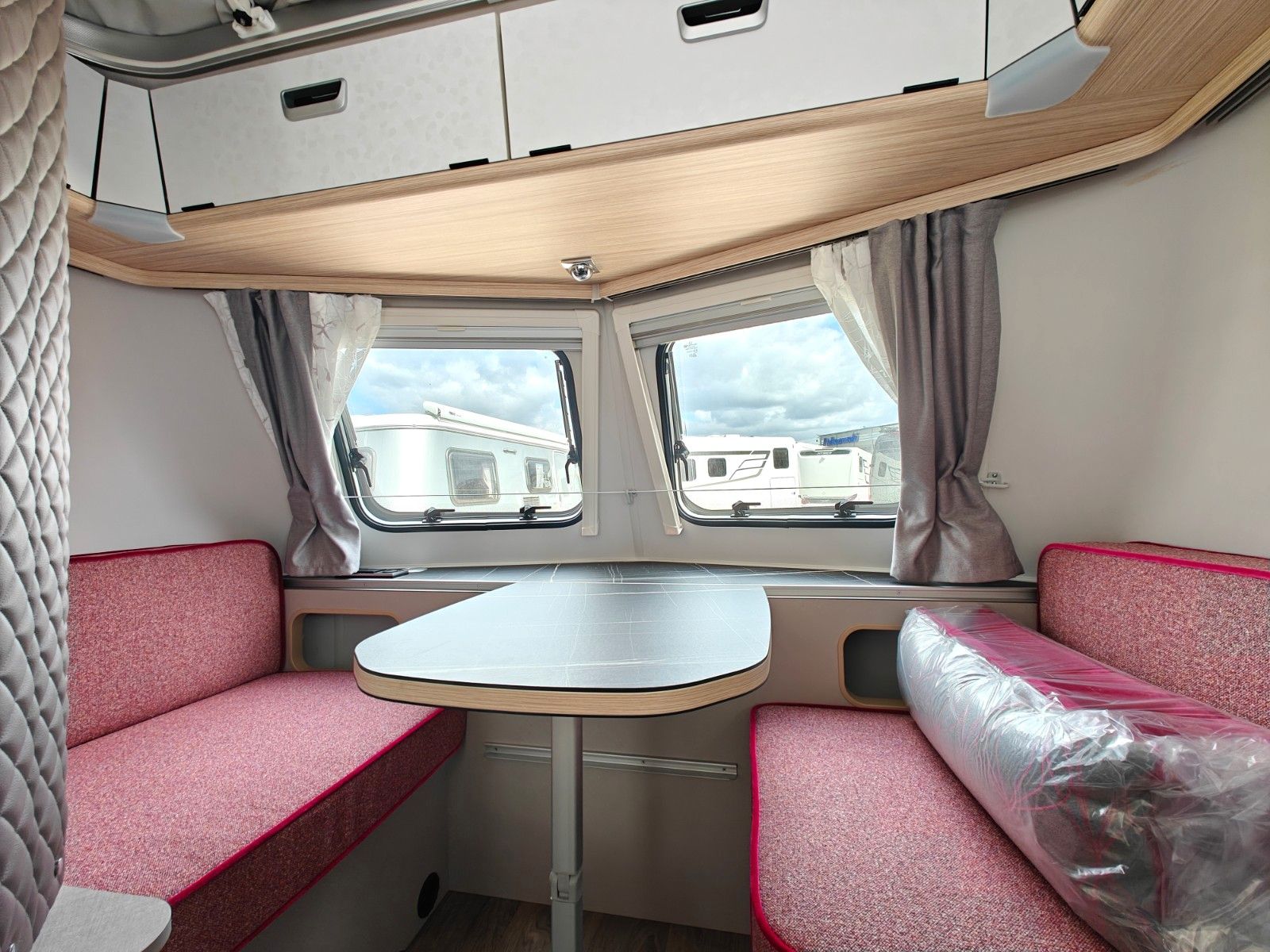 Fahrzeugabbildung HYMER / ERIBA / HYMERCAR Touring 542 Tango Red - JETZT 6.844€ SPAREN !!!