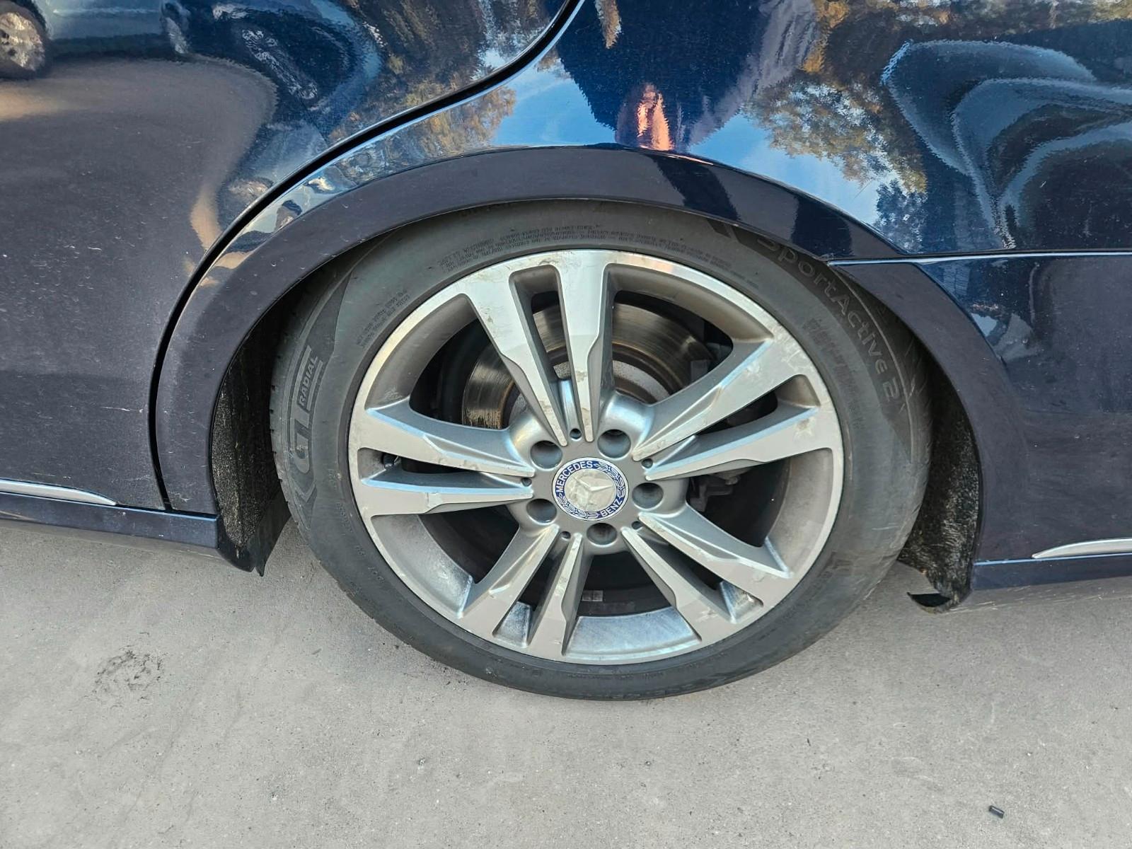 Mercedes-Benz E220 2013 — photo 19