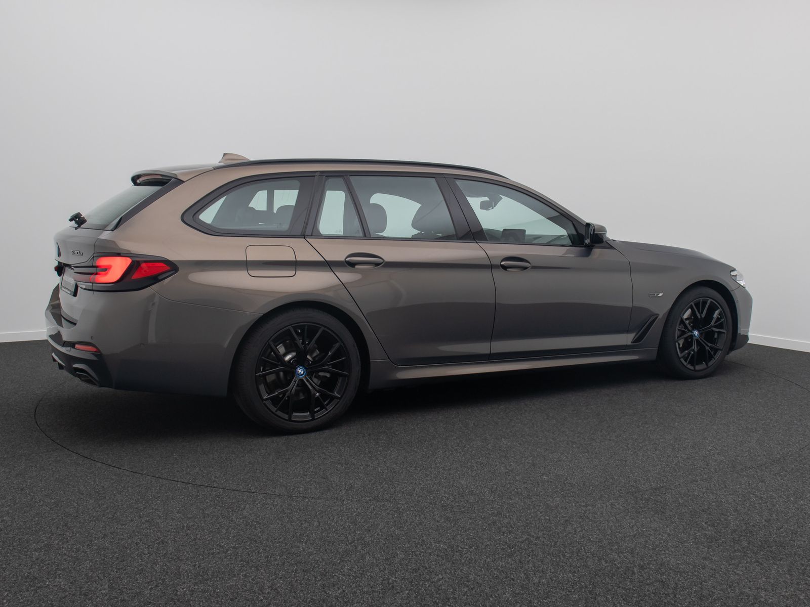 Fahrzeugabbildung BMW 530e xD M Sport H/K DAB HUD Individual 19Zoll